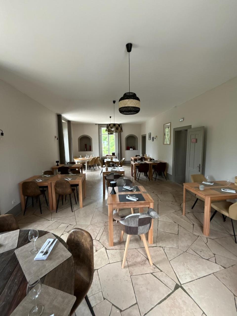 Logis Hotel & Restaurant Le Parcey エクステリア 写真